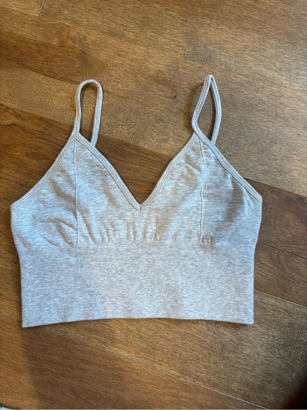 NEW ALO Light Gray Seamless V-Neck Sports Bra